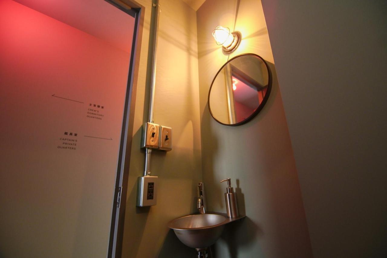 Red Submarine Hotel Kure Bagian luar foto