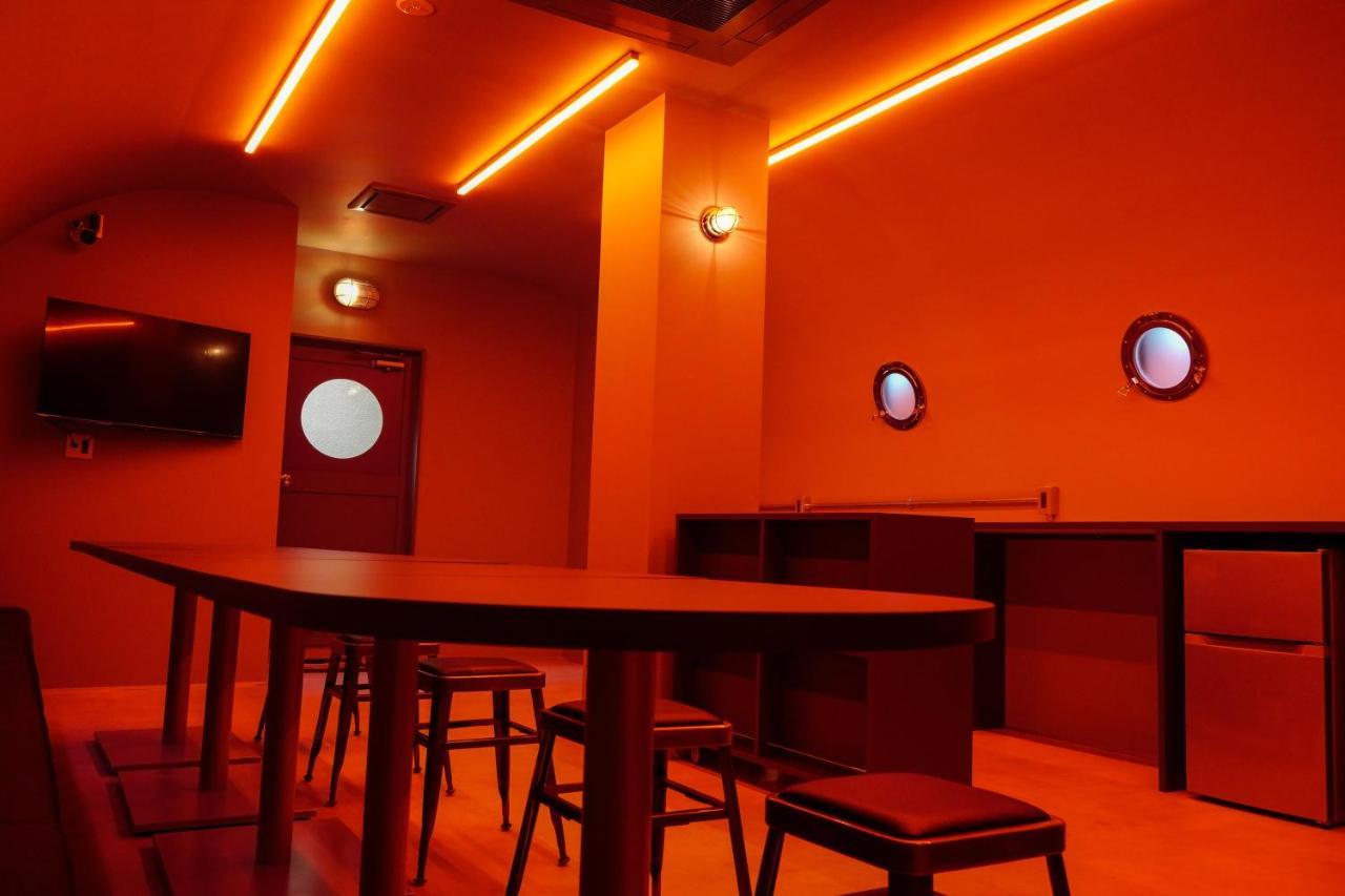 Red Submarine Hotel Kure Bagian luar foto