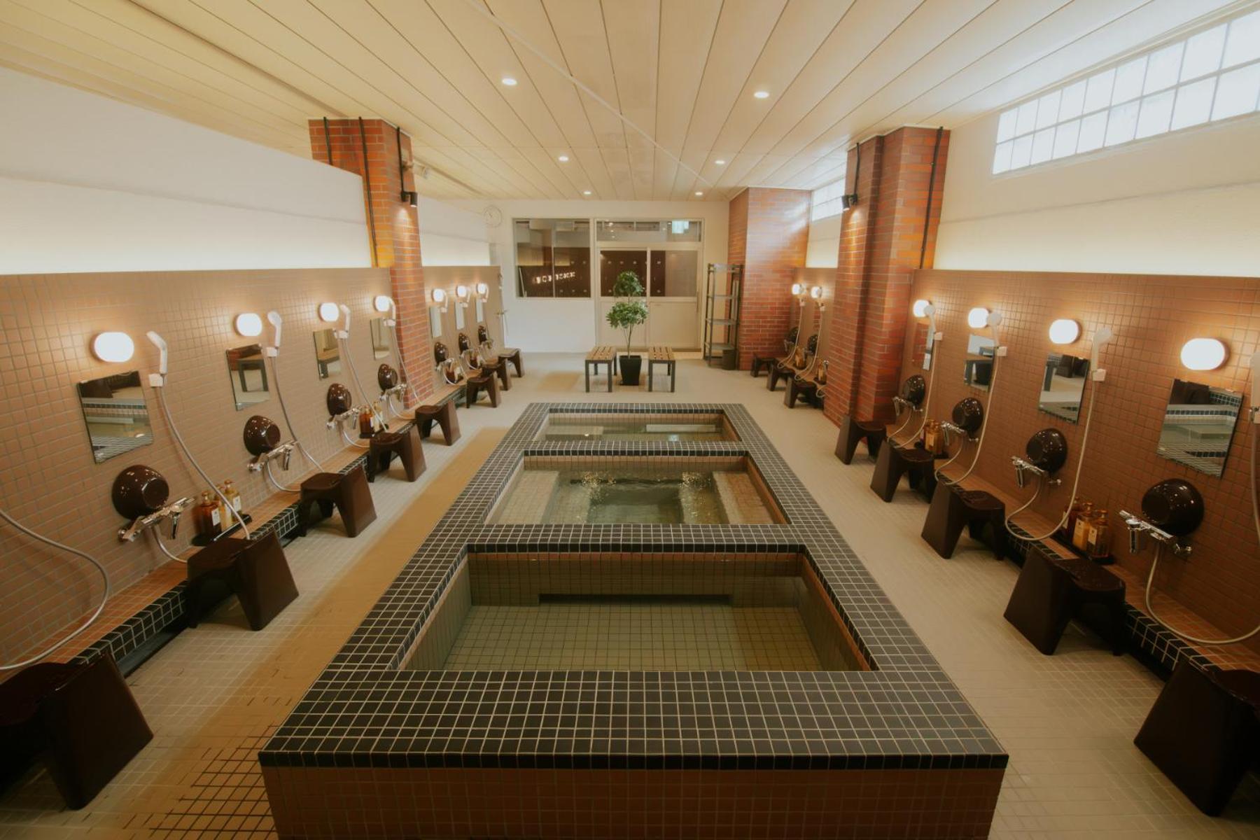 Red Submarine Hotel Kure Bagian luar foto